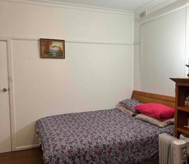 Ashburton House | Ashburton big Room with shared bathroom 1