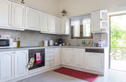 Filaki Villa | Athina House, Spa & Hammam, gym, bicycles, walking distance to tavern!