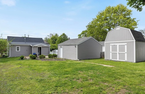 Westmont House | Aunt Betty's Cottage a whimsical House large yard pet friendly in Westmont Il
