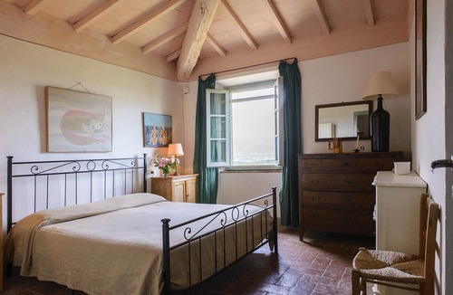 Bucine House | Authentic farmstay for family & friends with Pool, among Vineyards & Olive trees