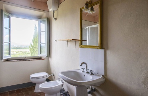 Bucine House | Authentic farmstay for family & friends with Pool, among Vineyards & Olive trees