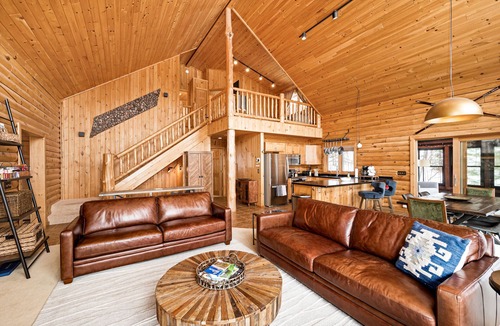 Lutsen Cabin | Authentic Up North Log Cabin with Modern Comforts