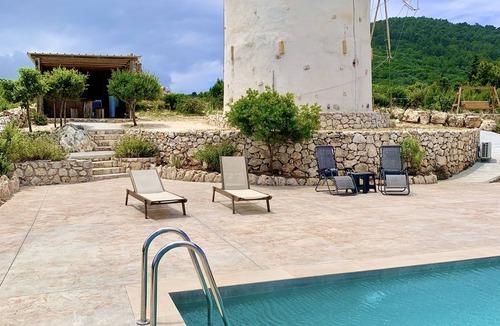 Elation Villa | Authentic windmill villa , stunning sea view , live sunrise near the Shipwreck.