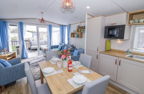 Tiddington Cottage | AV18, pet friendly, with a garden in Tiddington