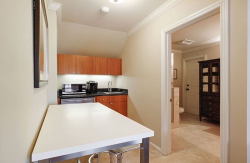 Russian Hill Apartment | AVAILABLE THIS FALL: 50+ FIVE STAR REVIEWS!