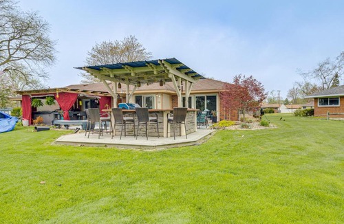 Toledo House | Backyard Oasis w/Hot Tub & Greenhouse! Toledo Gem
