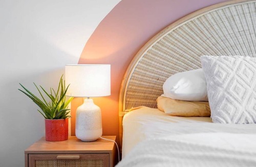 Balaclava Apartment | Balaclava Top Floor Apt with CitySkylineView & Parking