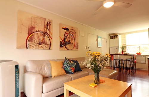 Fitzroy Apartment | Balcony,BBQ,Pets,Parking,Central Heating,St Vincent's Hospital 550m