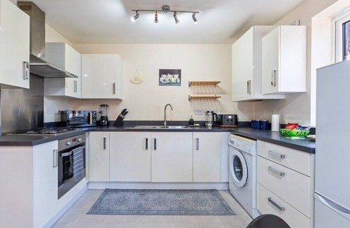 Birmingham Apartment | Balmoral Court -Sleeps 6 -Free Parking with Workspace & High-Speed WiFi