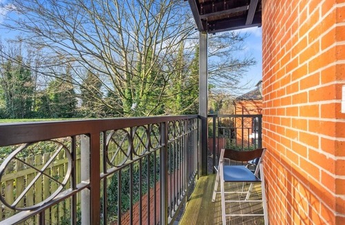 Birmingham Apartment | Balmoral Court -Sleeps 6 -Free Parking with Workspace & High-Speed WiFi