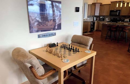 Sturgeon Bay Cabin | Bay Views- Golf Simulator Luxury Baydream Believer