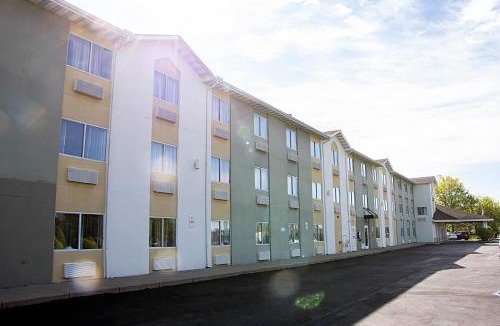 Maumee Hotel | Baymont by Wyndham Maumee Toledo