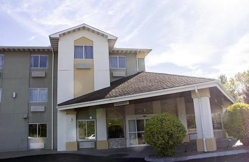Maumee Hotel | Baymont by Wyndham Maumee Toledo