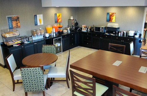 Maumee Hotel | Baymont by Wyndham Maumee Toledo