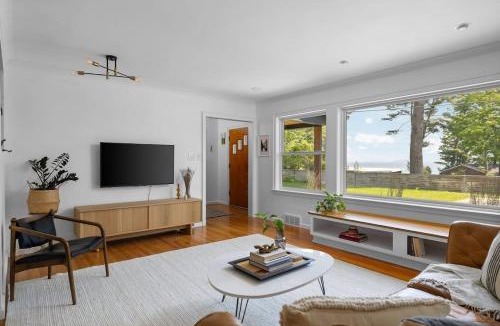 Traverse City House | Bayside Bungalow: West Bay Views Minutes to TC