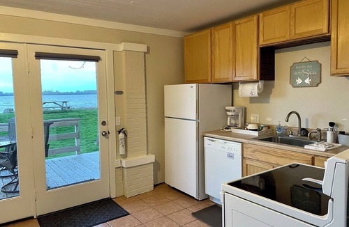 Toledo Apartment | “Bayview Shores" Stylish Lakefront Ground Level!