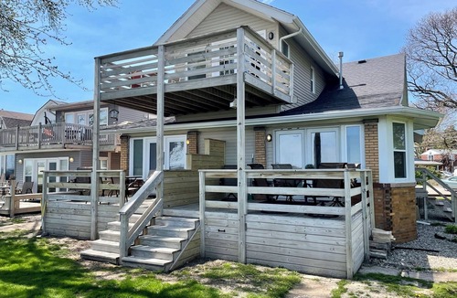 Toledo Apartment | “Bayview Shores" Stylish Lakefront Ground Level!