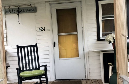 Woodville House | Be our guest at this cozy 1928 tiny home located in a beautiful small town.
