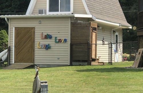 Vandalia Cottage | Be Our Guest-House on Lewis Lake