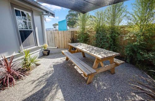 Lakes Entrance House | Beach and Lakes Cottage A