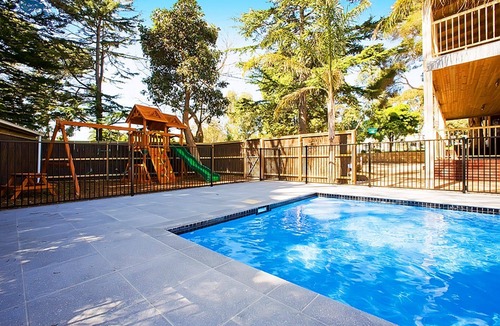 Cowes House | Beach House Apartments with pool