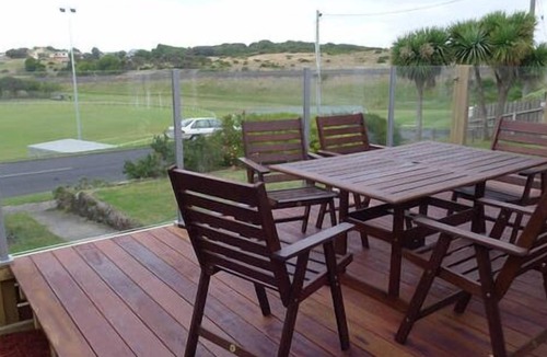 Warrnambool House | BEACH POINT COTTAGE, Pet Friendly, Walk to the Beach and Free WIFI