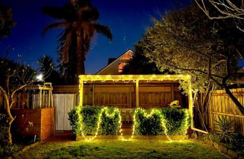 Mordialloc House | Beach Rd Kids & Pet Friendly Free Parking