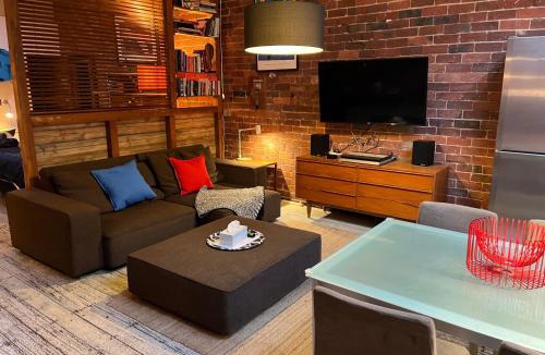 Edithvale Apartment | beachside loft warehouse artists retreat