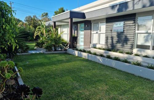 Rosebud House | Beachside Rosebud Retreat with Wheelchair access