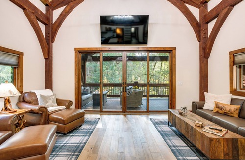 Sutter Creek Cabin | Bear Lodge Waterfront Cabin w/Level 2 EV Charger