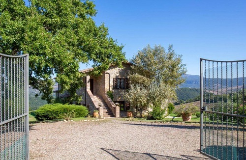 San Casciano dei Bagni Villa | Beautiful villa with pool and amazing view