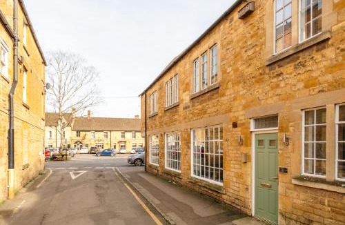 Moreton-in-Marsh House | Beautiful 2 Bedroom Home in The Cotswolds