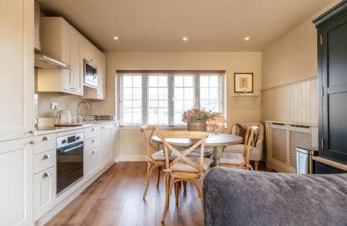 Moreton-in-Marsh House | Beautiful 2 Bedroom Home in The Cotswolds