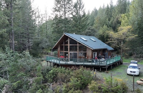 Crescent City House | Beautiful 2 story house on Smith River- Private Beach, Trails,& More!