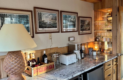 Eagle River Cottage | Beautiful 3-bedroom lake cottage outside Eagle Riverperfect for cozy getaways