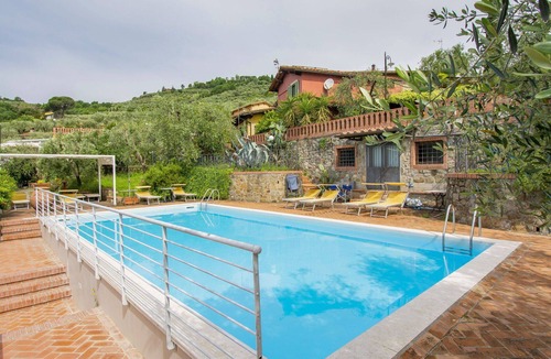 Pieve a Nievole Apartment | Beautiful apartment for 6 guests with pool, WIFI, hot tub, TV, patio and pets allowed