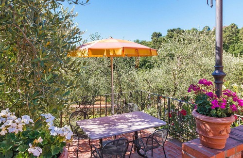 Pieve a Nievole Apartment | Beautiful apartment for 6 guests with pool, WIFI, hot tub, TV, patio and pets allowed