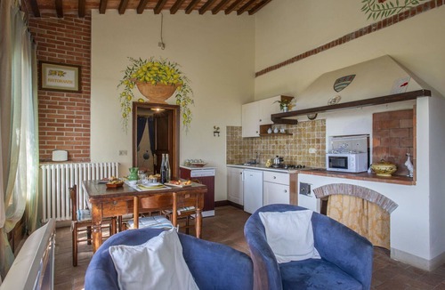 Pieve a Nievole Apartment | Beautiful apartment for 4 people with hot tub, WIFI, pool, TV, patio and pets allowed