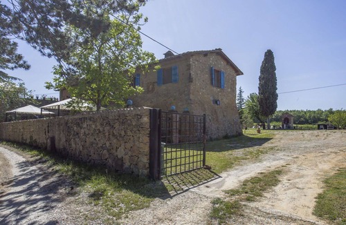 Monteriggioni Villa | Beautiful apartment in villa with WIFI, pool, TV, patio, pets allowed and panoramic view
