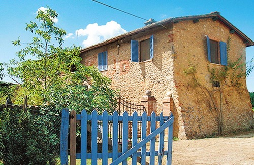 Monteriggioni Villa | Beautiful apartment in villa with WIFI, pool, TV, patio, pets allowed and panoramic view