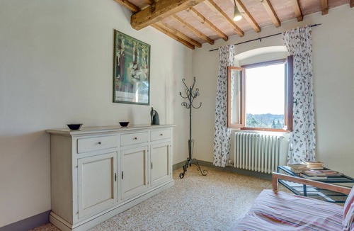 Lamporecchio Villa | Beautiful apartment in villa for 18 guests with WIFI, private pool, TV, balcony and pets allowed