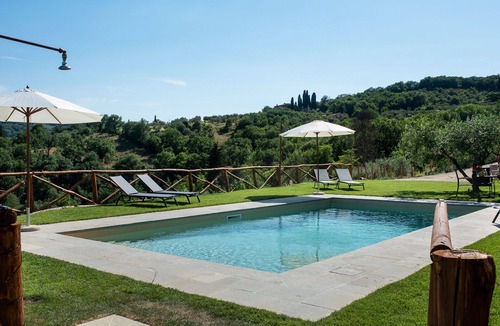 Pontassieve House | Beautiful apartment in villa for 4 people with WIFI, pool, A/C, TV, patio and panoramic view