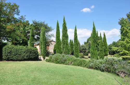 Il Poggio Apartment | Beautiful apartment for 4 people with WIFI, pool, TV, pets allowed and panoramic view