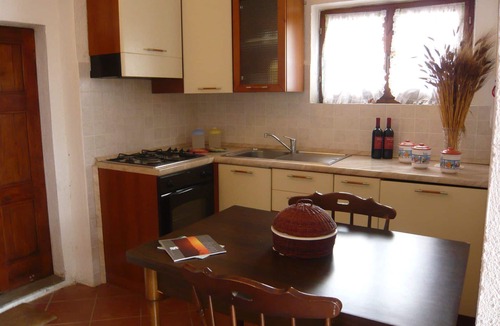 Il Poggio Apartment | Beautiful apartment for 2 people with pool, WIFI, TV, patio, pets allowed and panoramic view