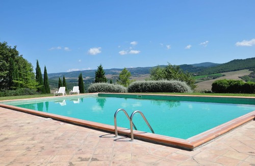 Il Poggio Apartment | Beautiful apartment for 2 people with pool, WIFI, TV, patio, pets allowed and panoramic view