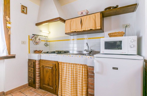 Suvereto Villa | Beautiful apartment in villa for 4 guests with WIFI, A/C, pool, TV and terrace