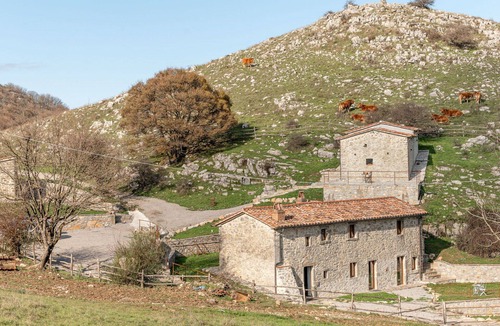Arcidosso House | Beautiful apartment in villa for 2 people with patio and pets allowed