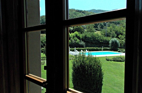 Dicomano Apartment | Beautiful apartment for 6 people with WIFI, pool, A/C, TV and pets allowed