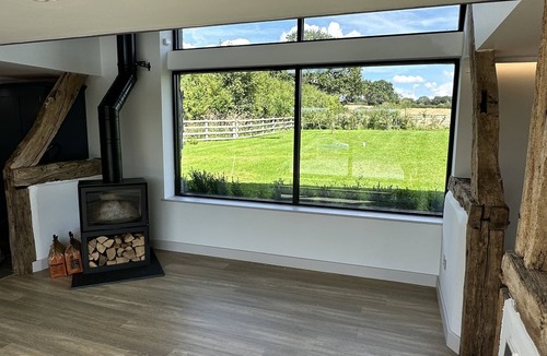 Earlswood House | Beautiful barn conversion set in the middle of idyllic peaceful countryside.