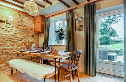 Bourton-on-the-Water Cottage | Beautifully presented holiday cottage in the Cotswolds - Holly Cottage